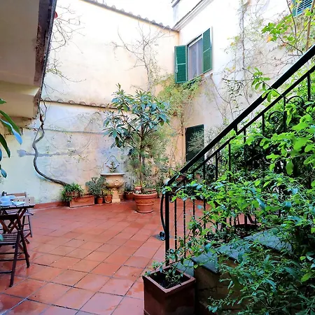 Apartament Characteristic Just Beside The Vatican Rzym